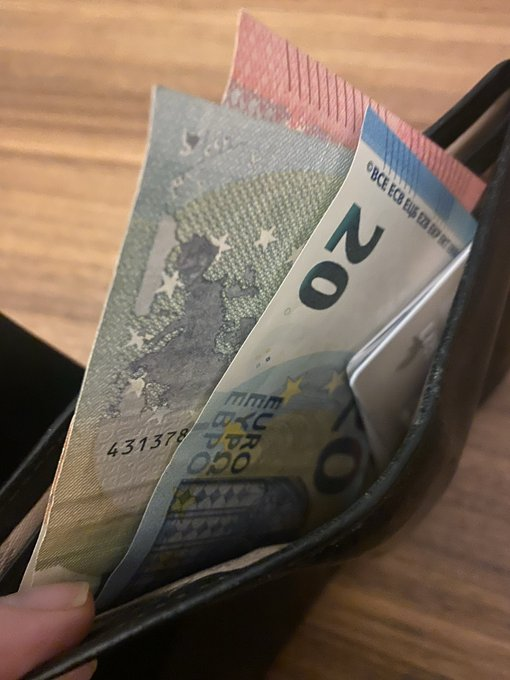DkPay's tweet photo. Its time for you to empty my wallet, please! #paypig #findom #findomme #humanATM #teamviewer #ebonyfindom #cashcow https://t.co/hKA1wY6fve