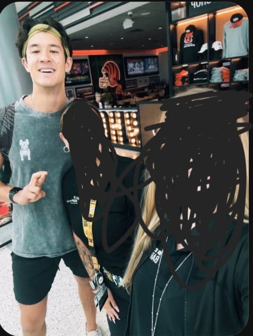 Itz_hardeybolar's tweet photo. Carl also spotted at spotted at the airport? 👀
#loveislandusa https://t.co/Pf3wCjvCjr