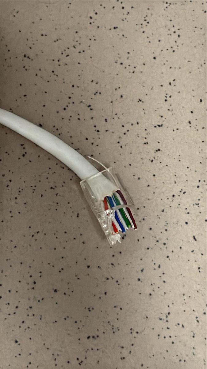 panamagadget's tweet photo. Un cable de red dañado puede dejar fuera de servicio un sistema de videovigilancia.

🔧 Reemplazamos el conector RJ45, verificamos la configuración, comprobamos la conectividad y validamos el acceso desde el celular del cliente.

✅ Sistema funcionando al 100%.

#CCTV #Hikvision https://t.co/wVaIMnuTBl