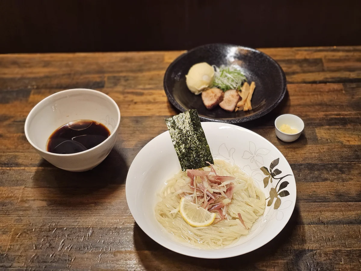 麺 切り 白 流