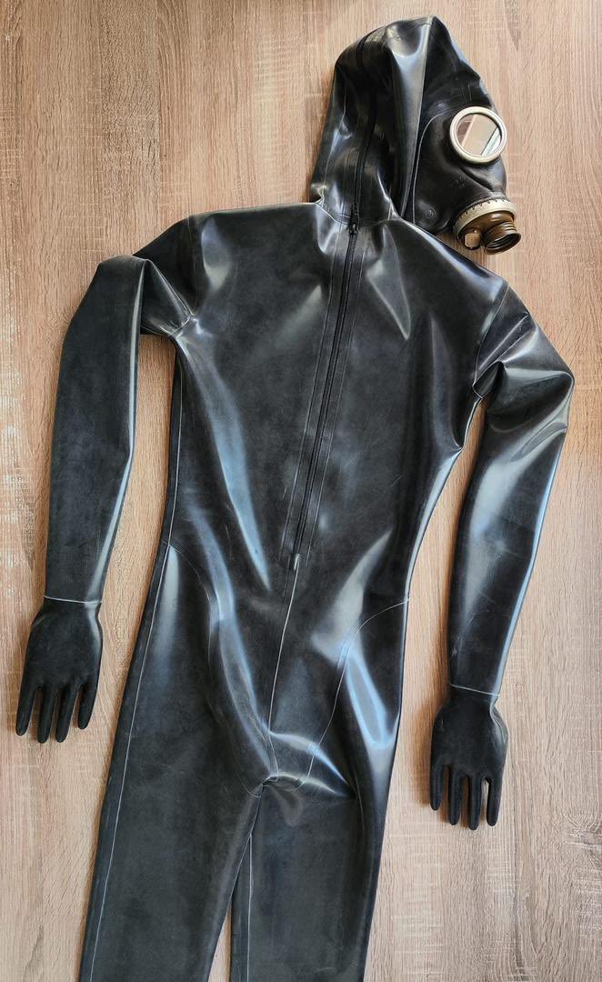 latexman01's tweet photo. I got this Black latex full-body suit with integrated hood, gloves, and gas mask. Sleek, glossy finish with a rear zipper and a unique full-coverage design. Available for sale and It’s in a very good condition, send me a message or follow if you are interested for more details. https://t.co/7n4tEjsUwX