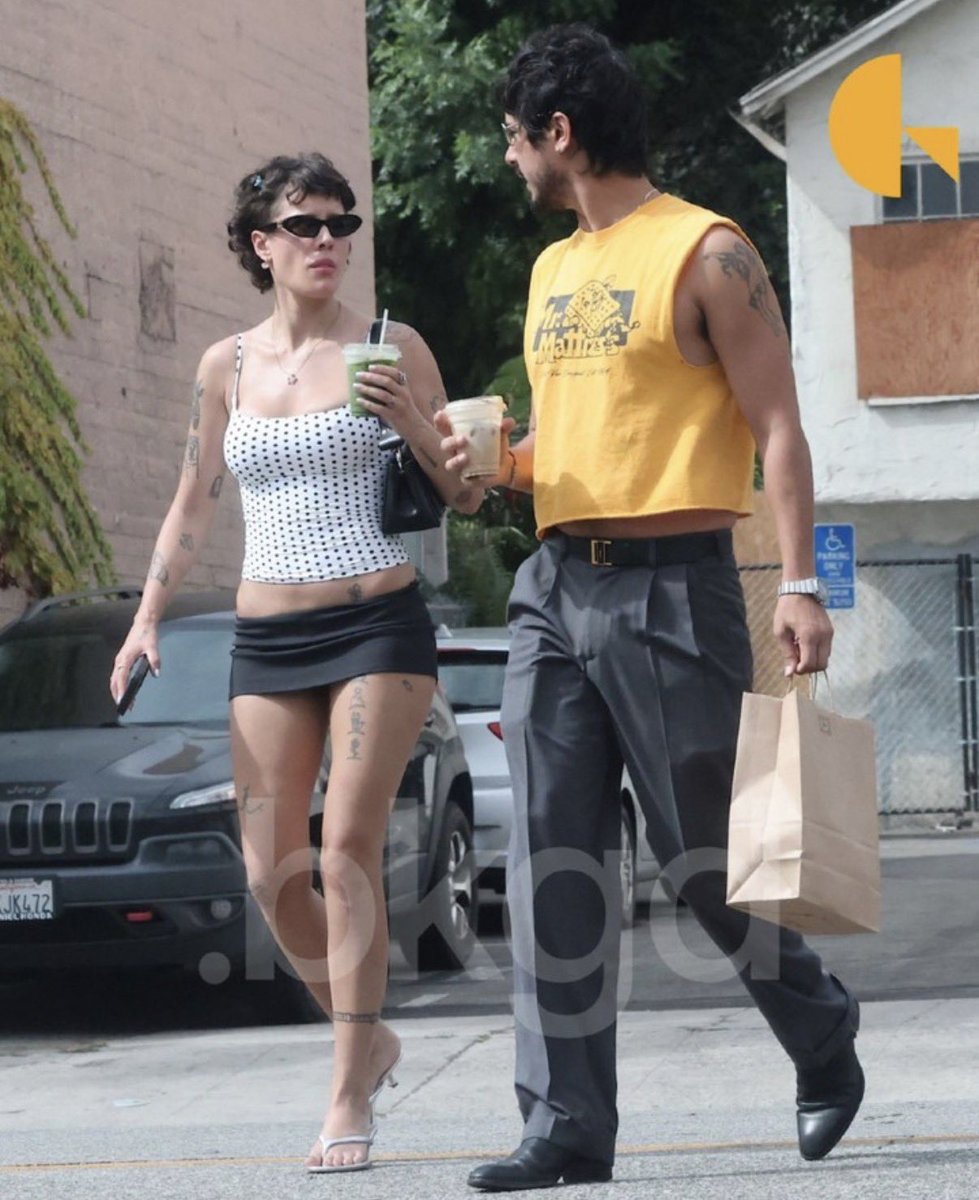 HALSEYBRSL's tweet photo. ELA! Halsey servindo uma mini-saia ao lado de Avan Jogia hoje em Los Angeles. https://t.co/viTUv7pcxF