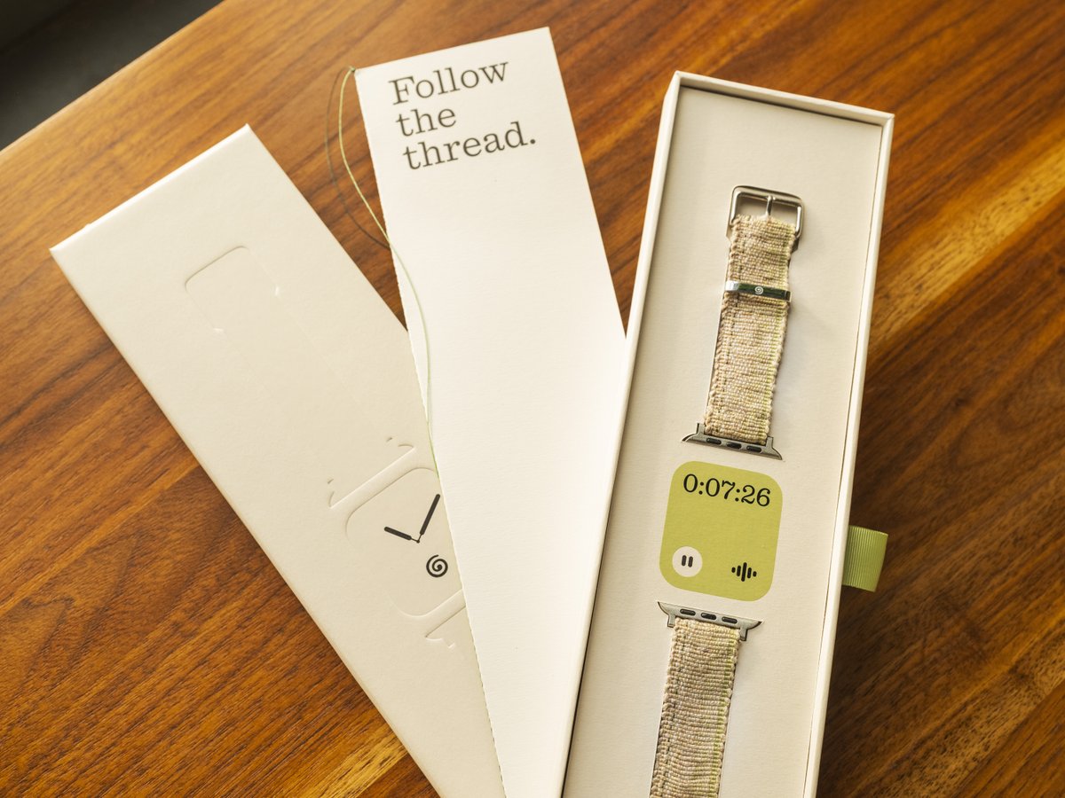 meetgranola's tweet photo. We made an Apple Watch strap.

It's limited edition: designed alongside a London weaver and watchmaker, boxed by a world-class printing house in Paris.

There's only 100 of them, and we're sending them to friends, super users... and maybe you?

Watch this space tomorrow  👀 https://t.co/JvQM6lJsZH