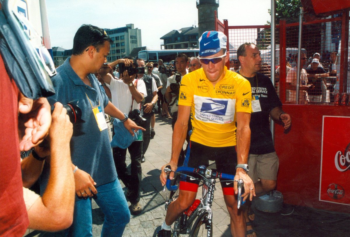 25YearsAgoLive's tweet photo. Lance Armstrong wins the 2001 Tour de France. https://t.co/klmT1ogXNq