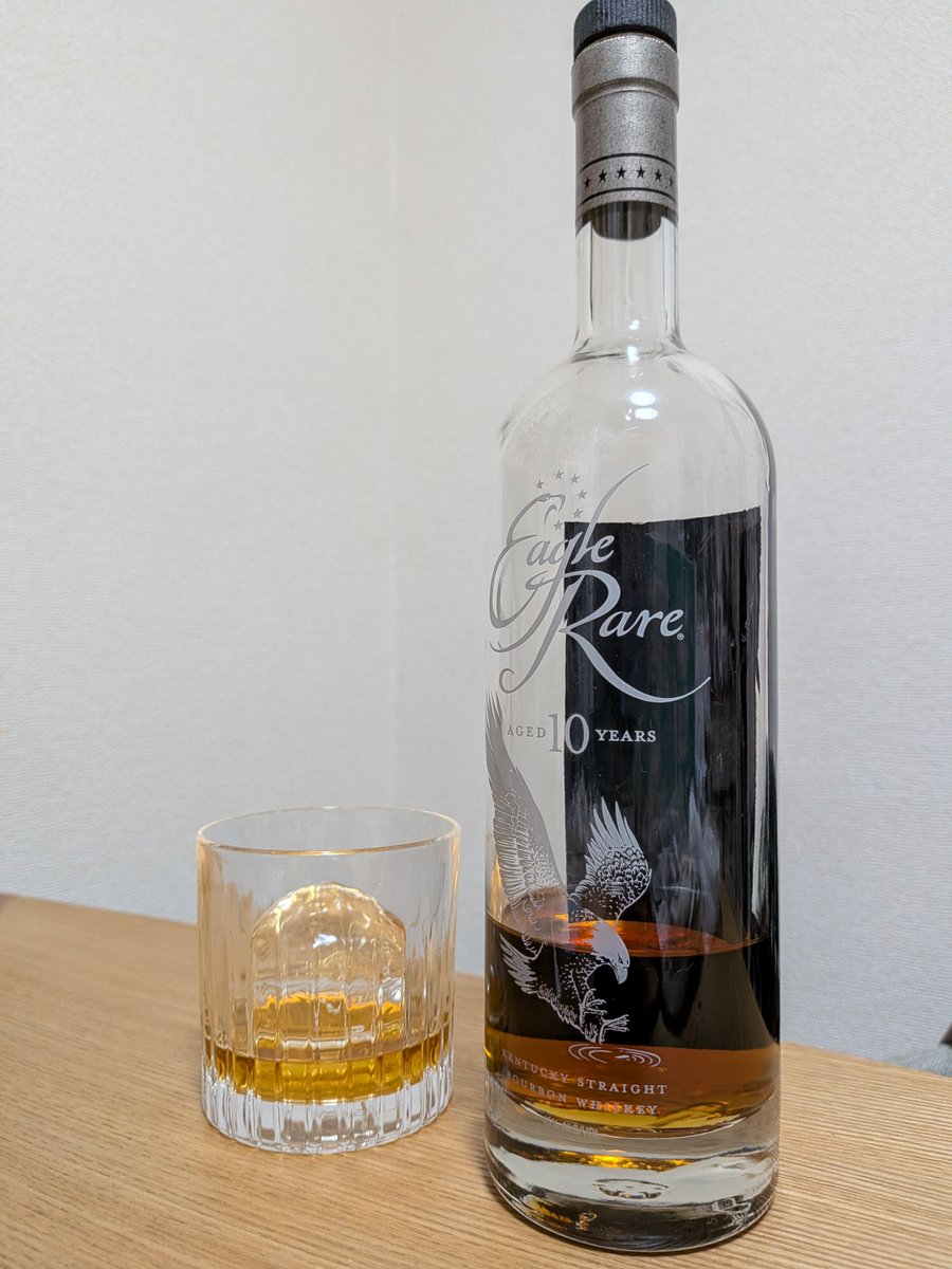 plus_whisky's tweet photo. イーグルレア10年

深夜のロックしみる…( ˘ω˘) https://t.co/yCNY4iaeDK