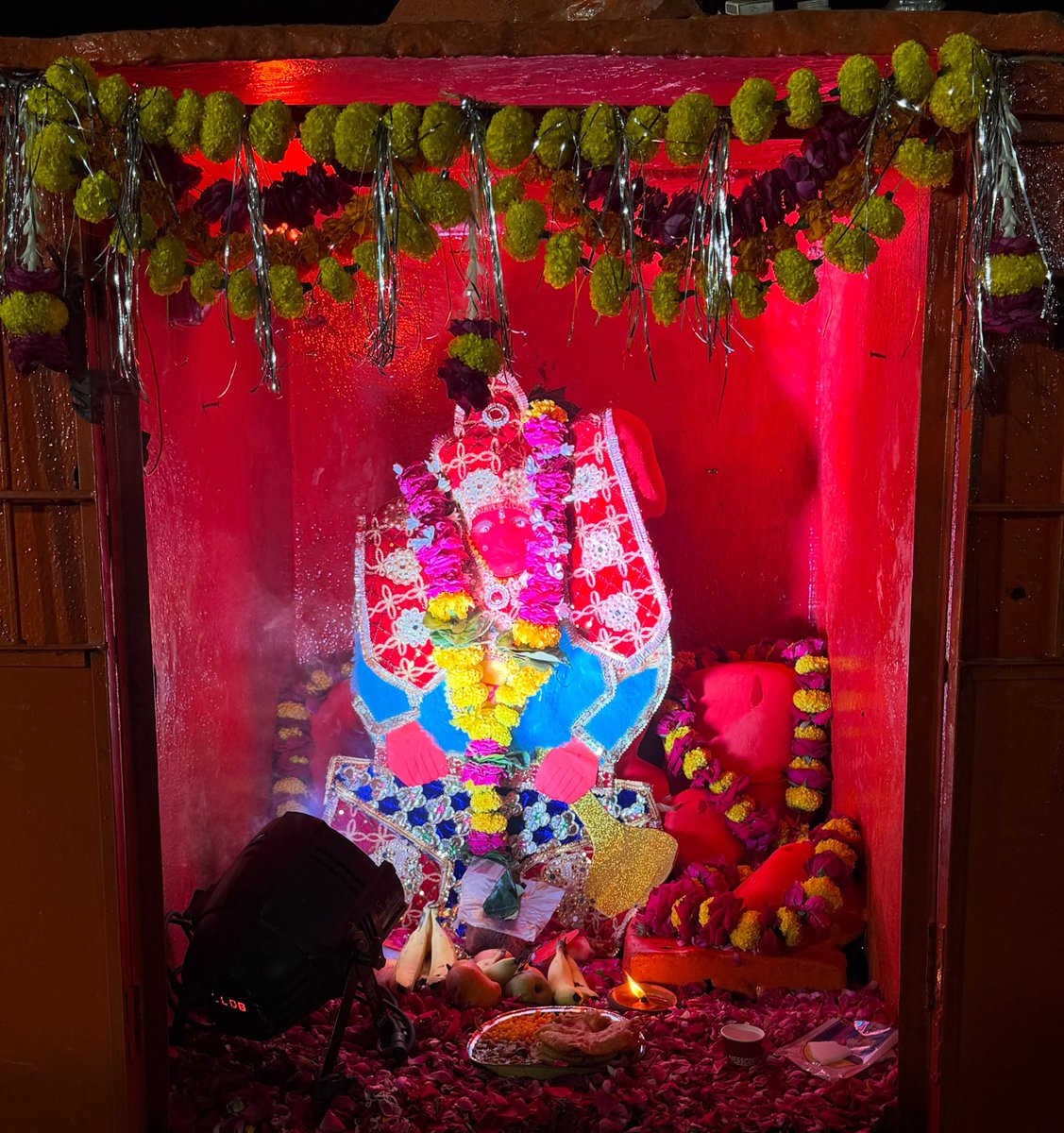 KNandleta's tweet photo. 📍देपालपुर विधानसभा | गांधीनगर

गुरु पूर्णिमा के पावन अवसर पर गांधीनगर स्थित श्री हनुमान मंदिर में आयोजित भव्य महाआरती में शामिल होकर प्रभु श्री हनुमान जी का आशीर्वाद प्राप्त किया व समस्त क्षेत्रवासियों के सुख, समृद्धि और उत्तम स्वास्थ्य की मंगलकामना की.. https://t.co/uHxUDwTiaw