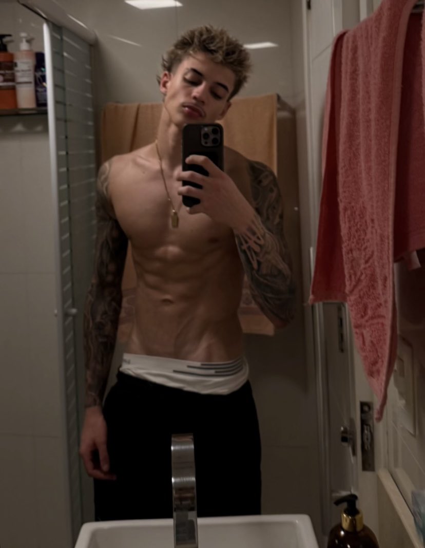 lukinhaavvz's tweet photo. Embaçado igual o meu shape😅 https://t.co/3YG3CqAhN2