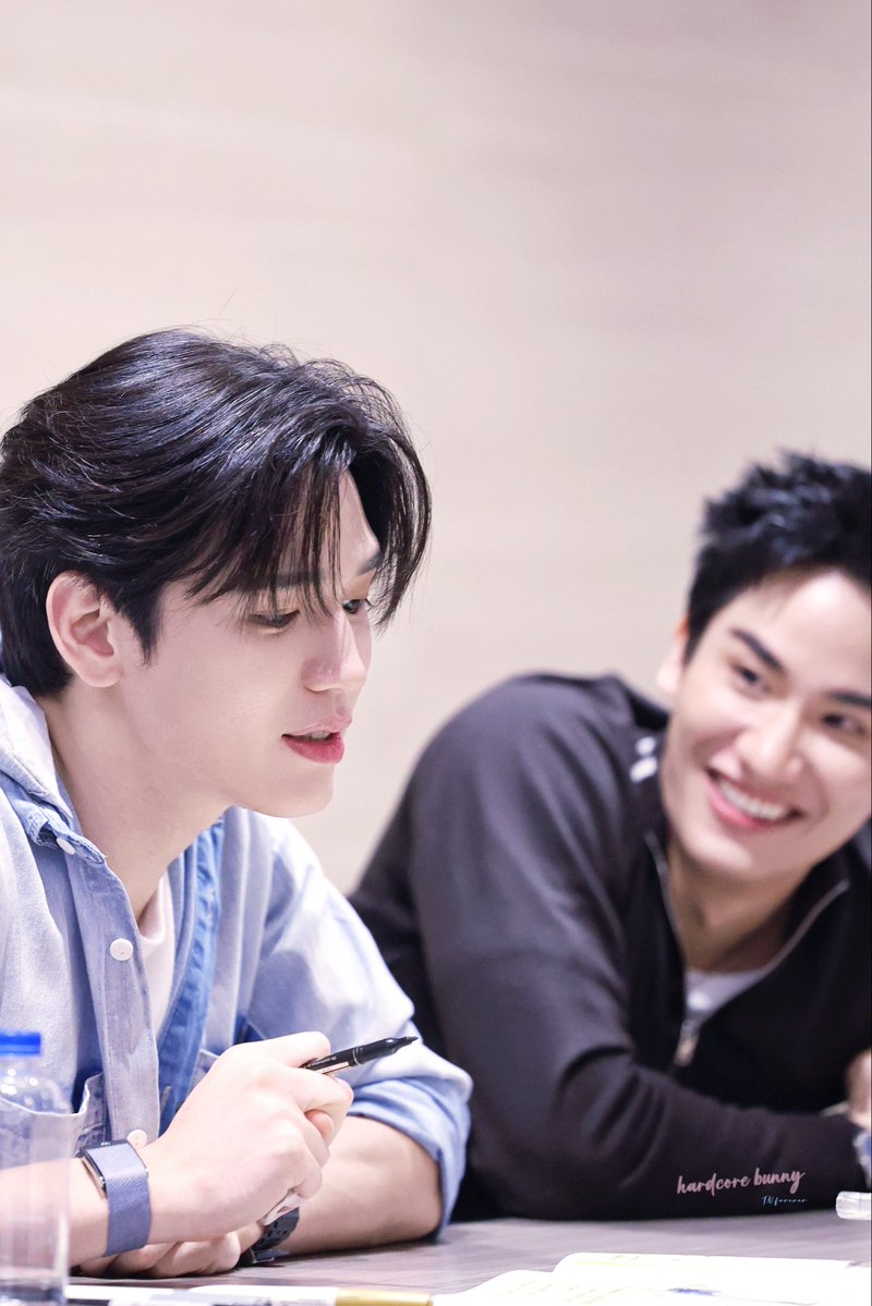 hardcorebunny91's tweet photo. 山上的野菜被两位拔光

TAYNEW POLCASAN FAMSIGN
#งานมหกรรมนิยายนานาชาติ2026xTayNew
#Tawan_V #Newwiee https://t.co/AvXHMRFq1V