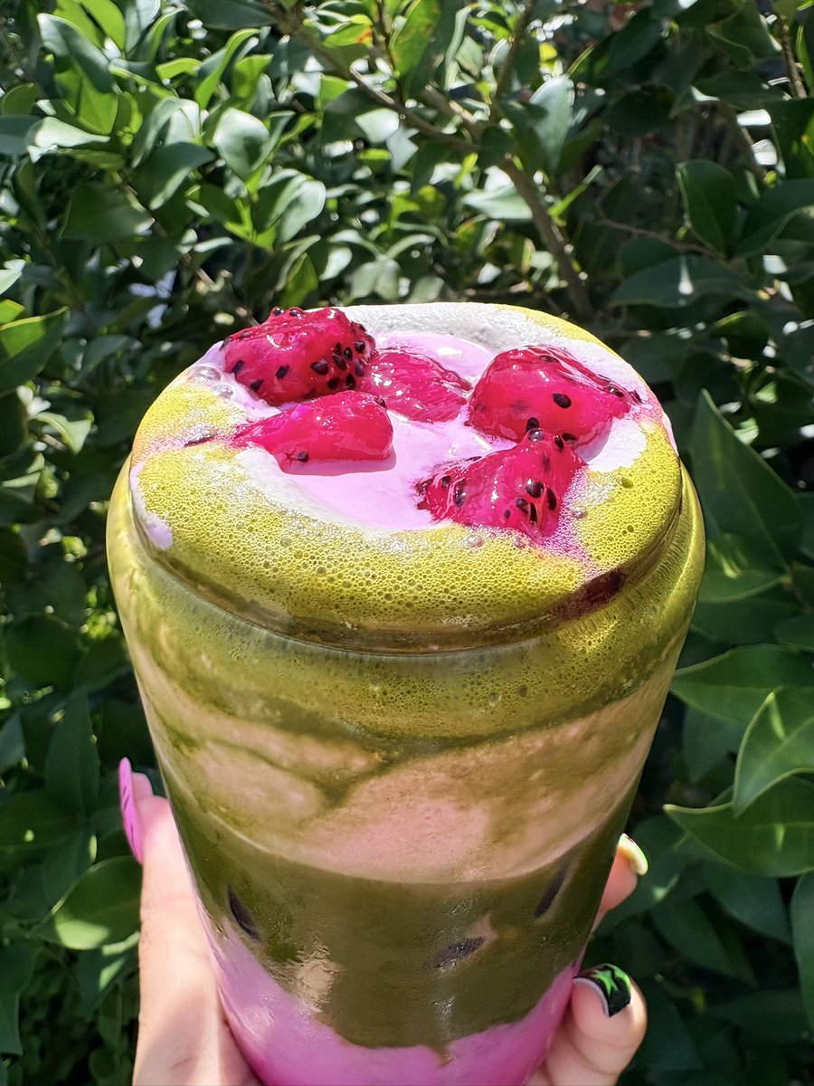 nymphsorchid's tweet photo. dragonfruit matcha with dragon fruit cold foam 🐉🐲 https://t.co/SNb75MLiI7