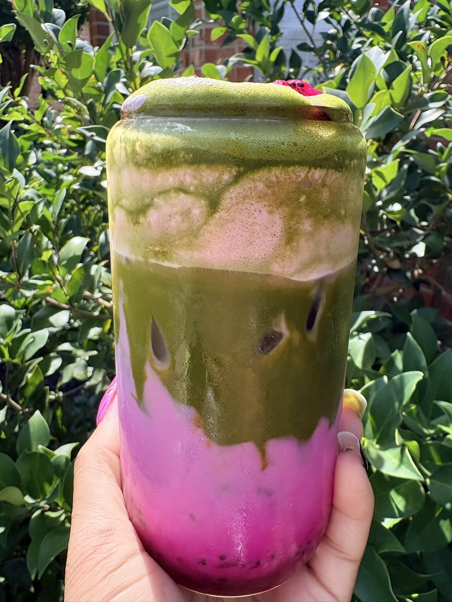 nymphsorchid's tweet photo. dragonfruit matcha with dragon fruit cold foam 🐉🐲 https://t.co/SNb75MLiI7