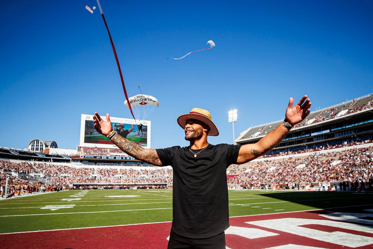 msstate's tweet photo. It's this legend's birthday 🐐 https://t.co/aEtTq1wES6
