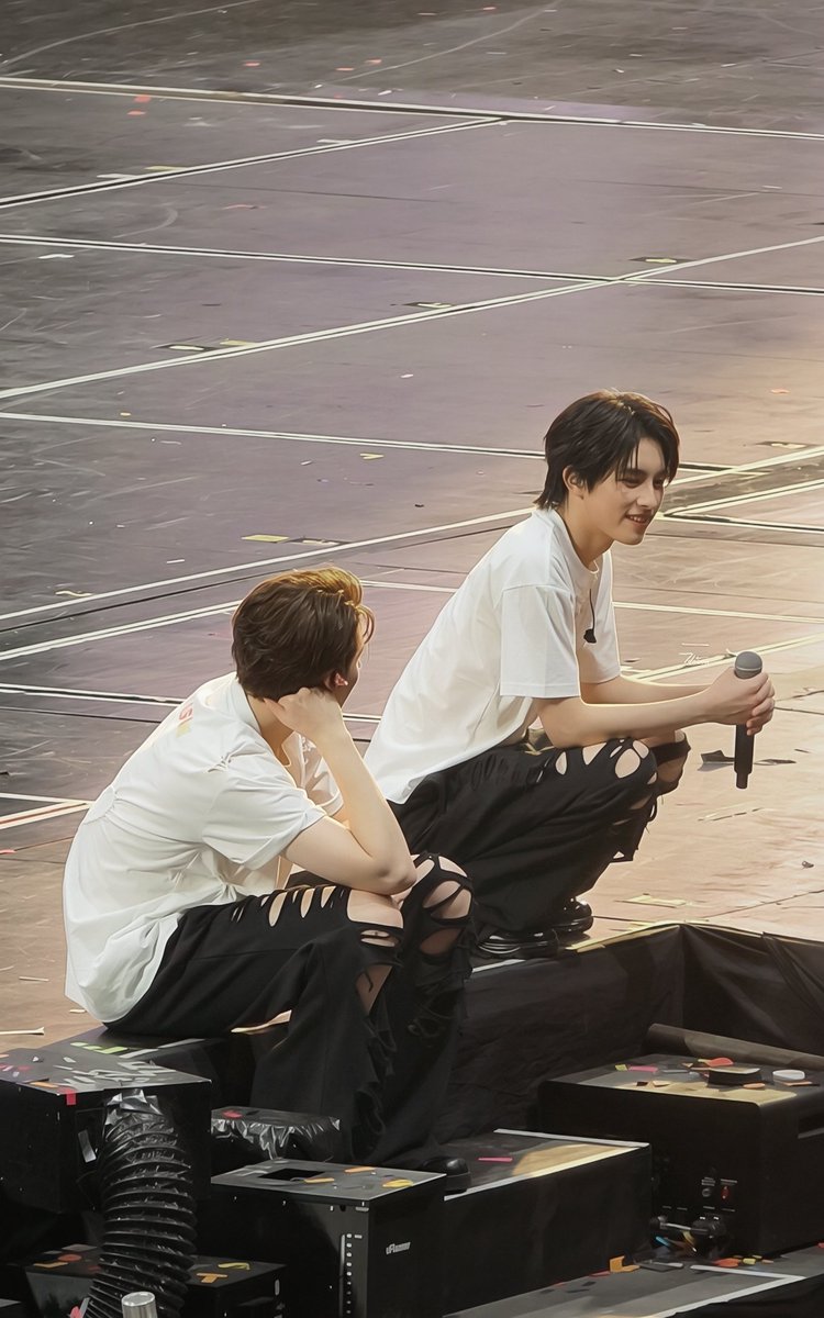 aut_ta's tweet photo. อาการหนักมากเฮีย 😽
#AAashirakorn #PHUTATCHAI #BUS_LIGHTASONE_D2 
#BUS_LIGHTASONE #BUSbecauseofyouishine https://t.co/bONcAfpSBc