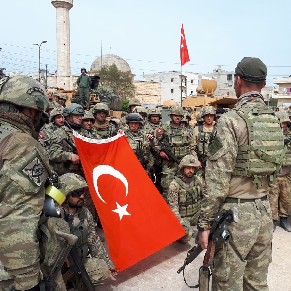 Aesthetic1War's tweet photo. Terör örgütü YPG/PKK'dan temizlenen Afrin'de TSK ve ÖSO askerlerinin zafer pozu, 2018. https://t.co/xOKrkq8YzL