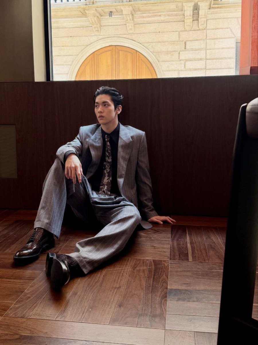 choisoolin's tweet photo. Waiting,⏳ https://t.co/P8pxHuny0K