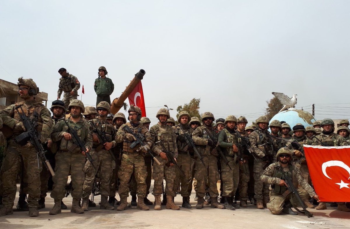 Aesthetic1War's tweet photo. Terör örgütü YPG/PKK'dan temizlenen Afrin'de TSK ve ÖSO askerlerinin zafer pozu, 2018. https://t.co/xOKrkq8YzL