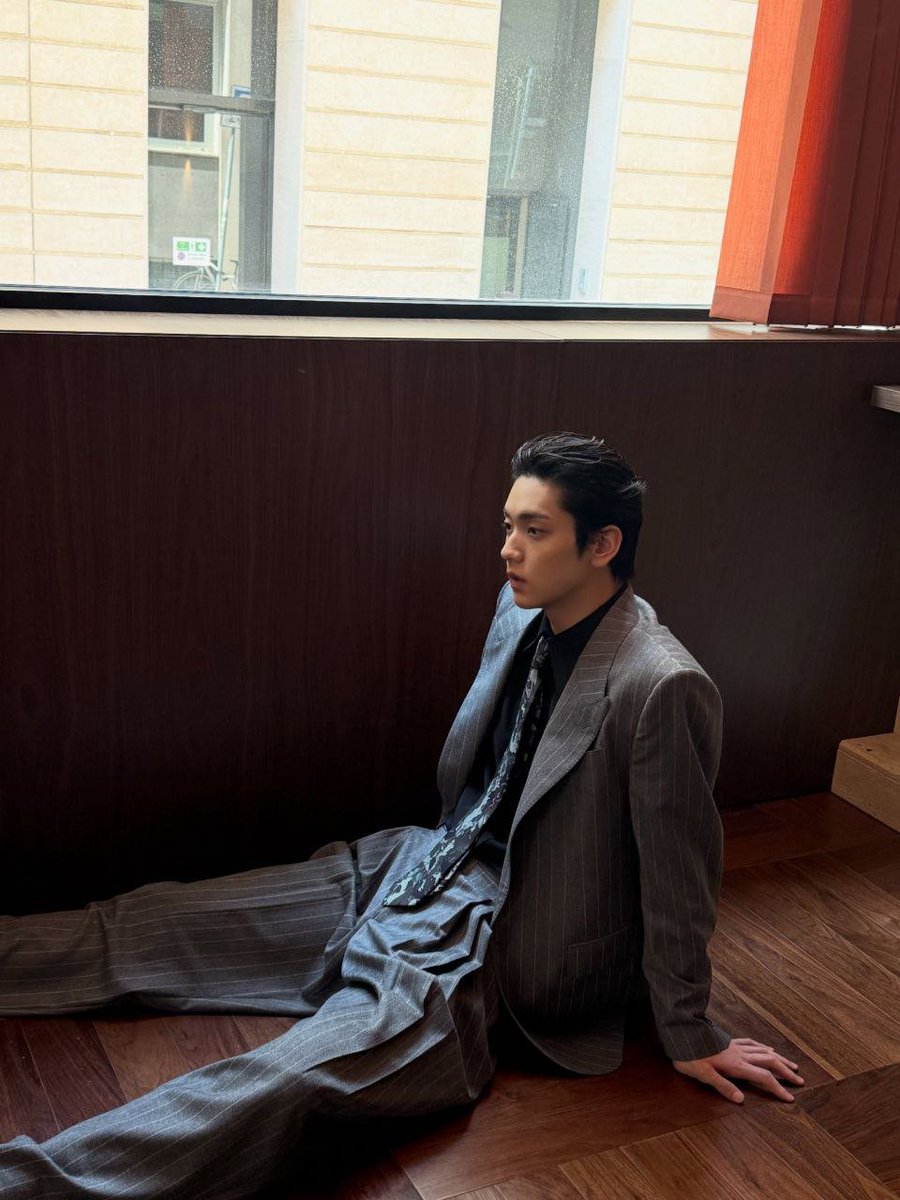 choisoolin's tweet photo. Waiting,⏳ https://t.co/P8pxHuny0K