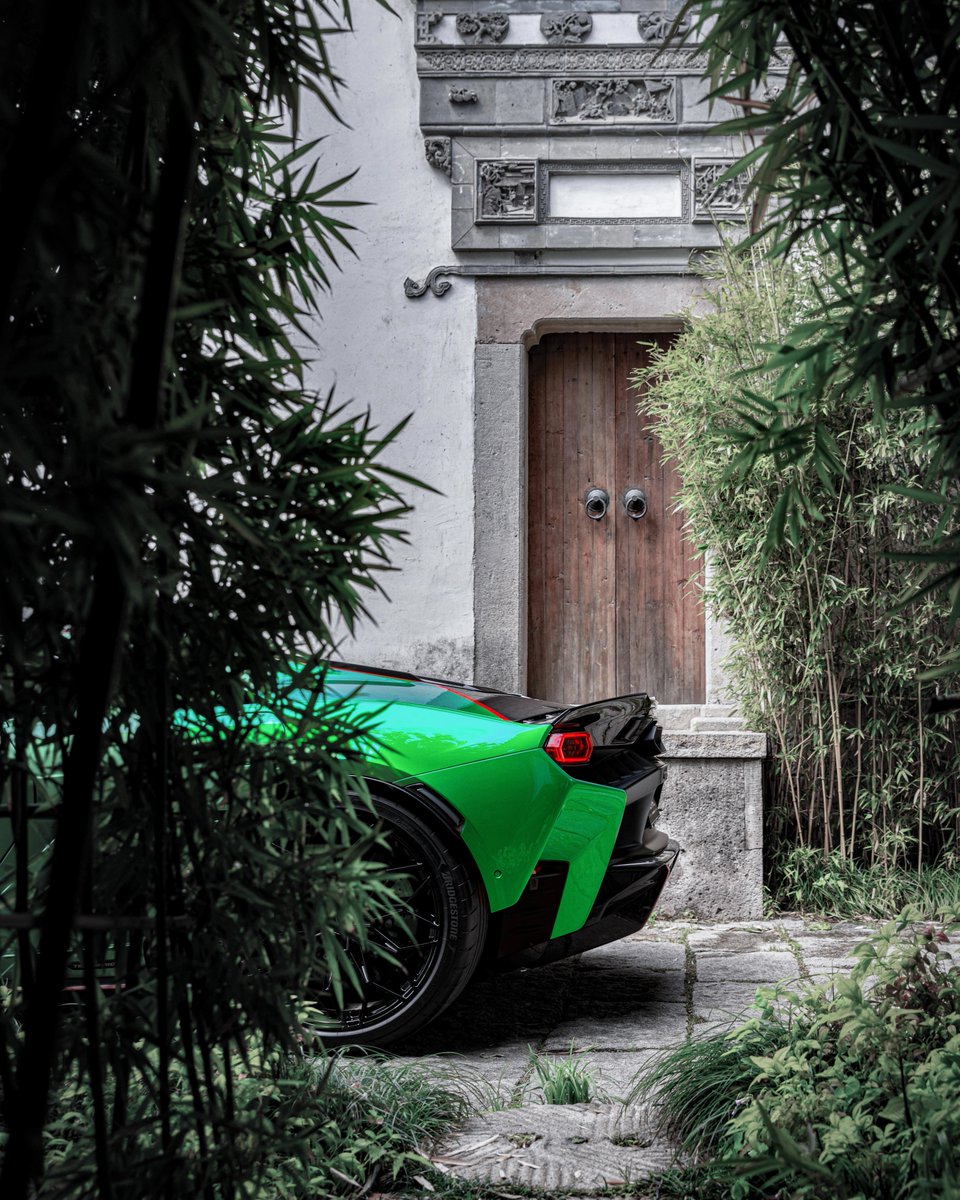 Lamborghini tweet media