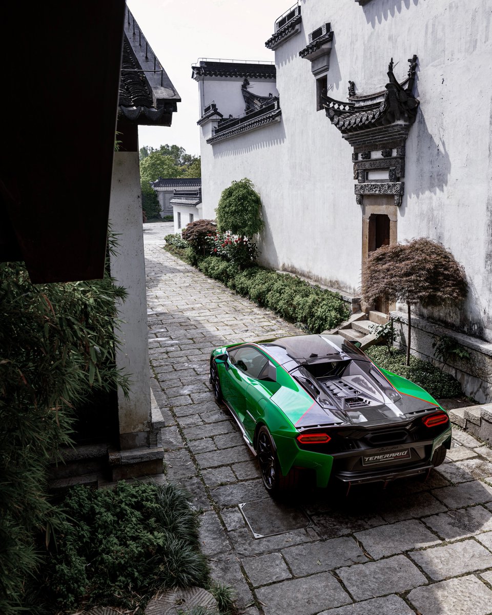 Lamborghini tweet media