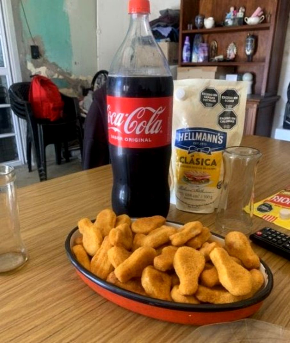 indirectasofi's tweet photo. Te pedí una cena no un banquete https://t.co/2C3zh61OD8