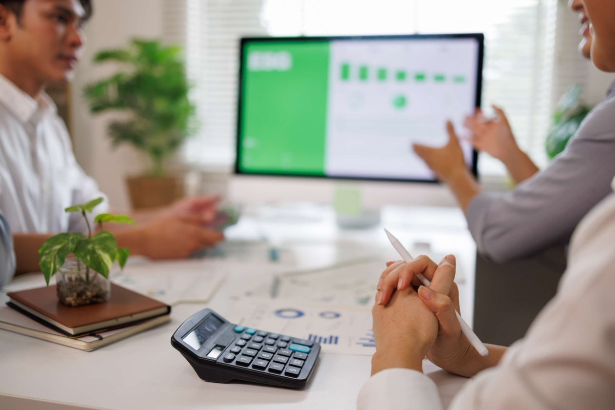 PEO_brokers's tweet photo. Why Payroll Conversations Can Strengthen Client Relationships
A payroll conversation can lead to stronger client relationships. Helping businesses simplify payroll shows you're invested in their success.
https://t.co/VslPIAKDOu
#PayrollServices #ClientRetention #InsuranceAgents https://t.co/JuhQydubcj