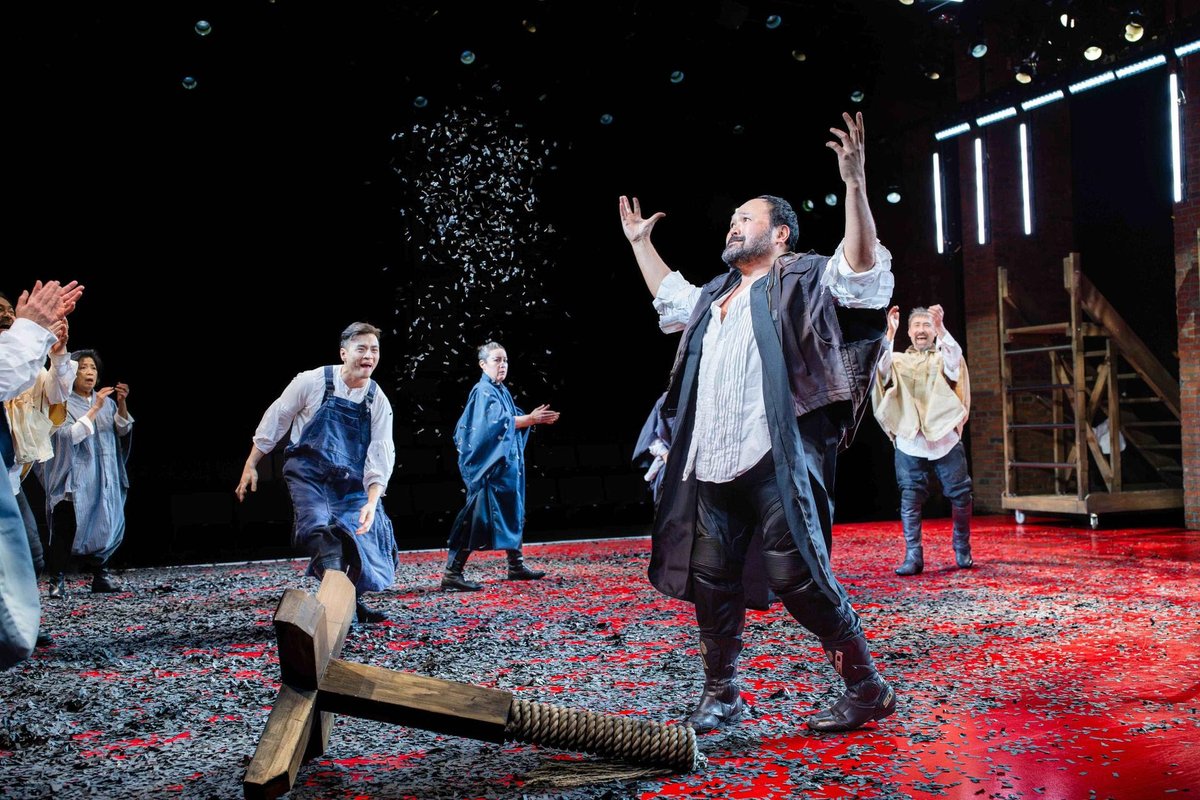 parsonsdesign's tweet photo. NAATCO’s HENRY VI at the Public Theatre was directed by Stephen Brown-Fried, Executive Dean of the College of Performing Arts, with costumes designed by Parsons faculty member Gabi Asfour, his collaborator Adi Gil, and various Parsons students.

https://t.co/0AAxqCMse0 https://t.co/893U2bAqT8