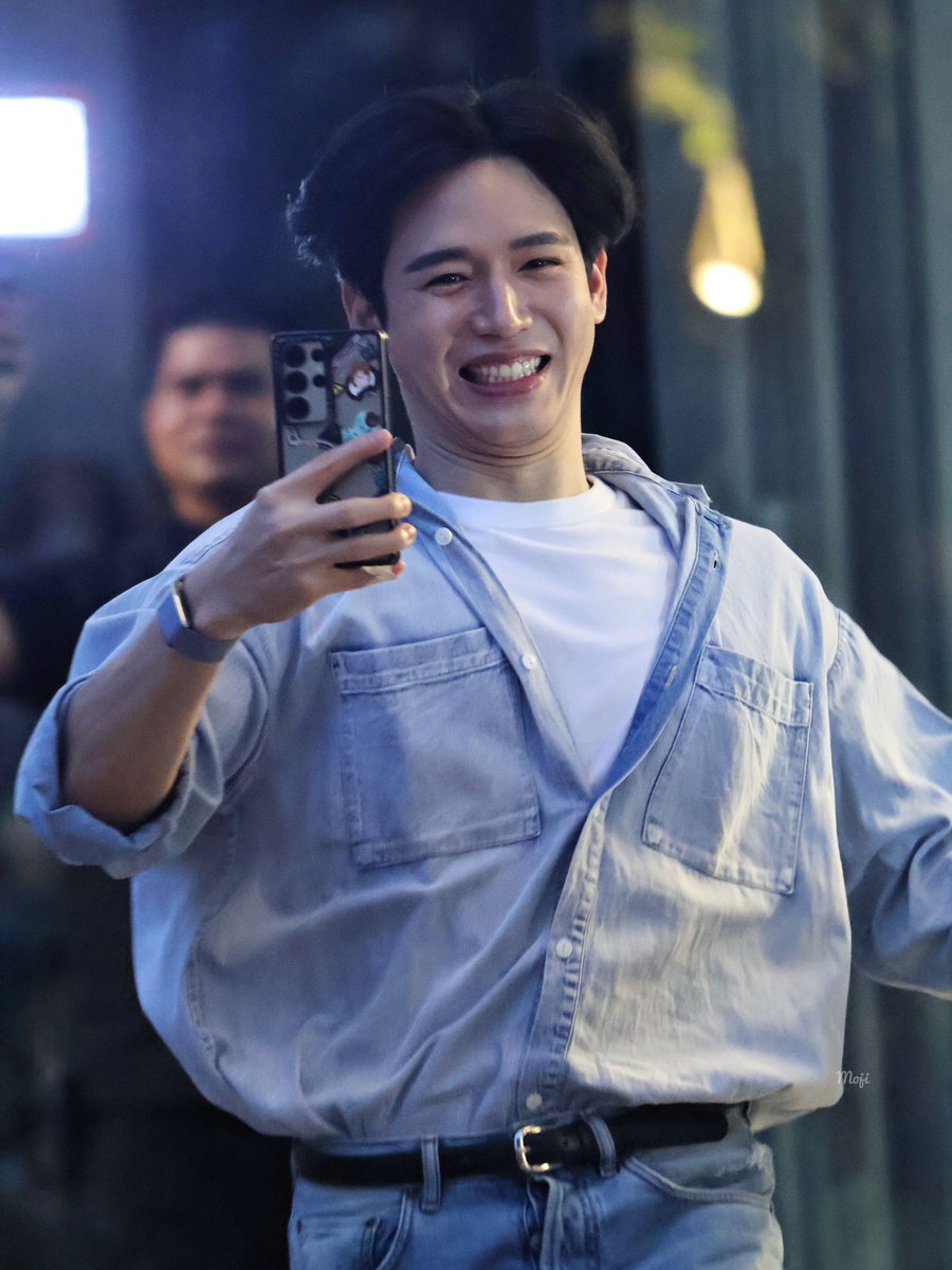 momiji_mig's tweet photo. วิ่งดุ๊กดิ๊กทั้งพ่อพ่อและยัยซัง อุนยายจับโฟกัสได้เท่านี้ 🤣

AYNEW POLCASAN FAMSIGN
#งานมหกรรมนิยายนานาชาติ2026xTayNew
#Newwiee #POLCASAN https://t.co/SWqL8a3tFo