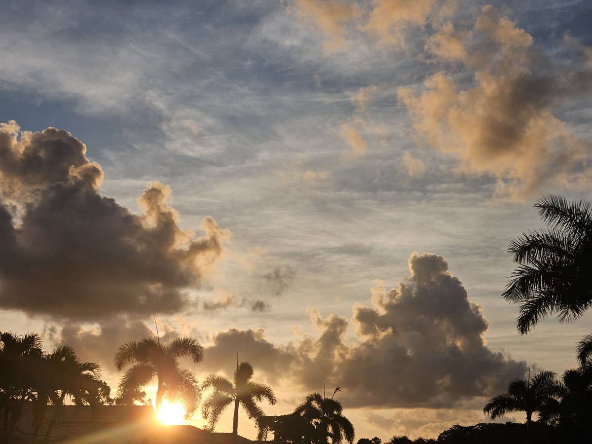 JavierD101's tweet photo. Today's sunrise https://t.co/Wt6wWj4o7Q