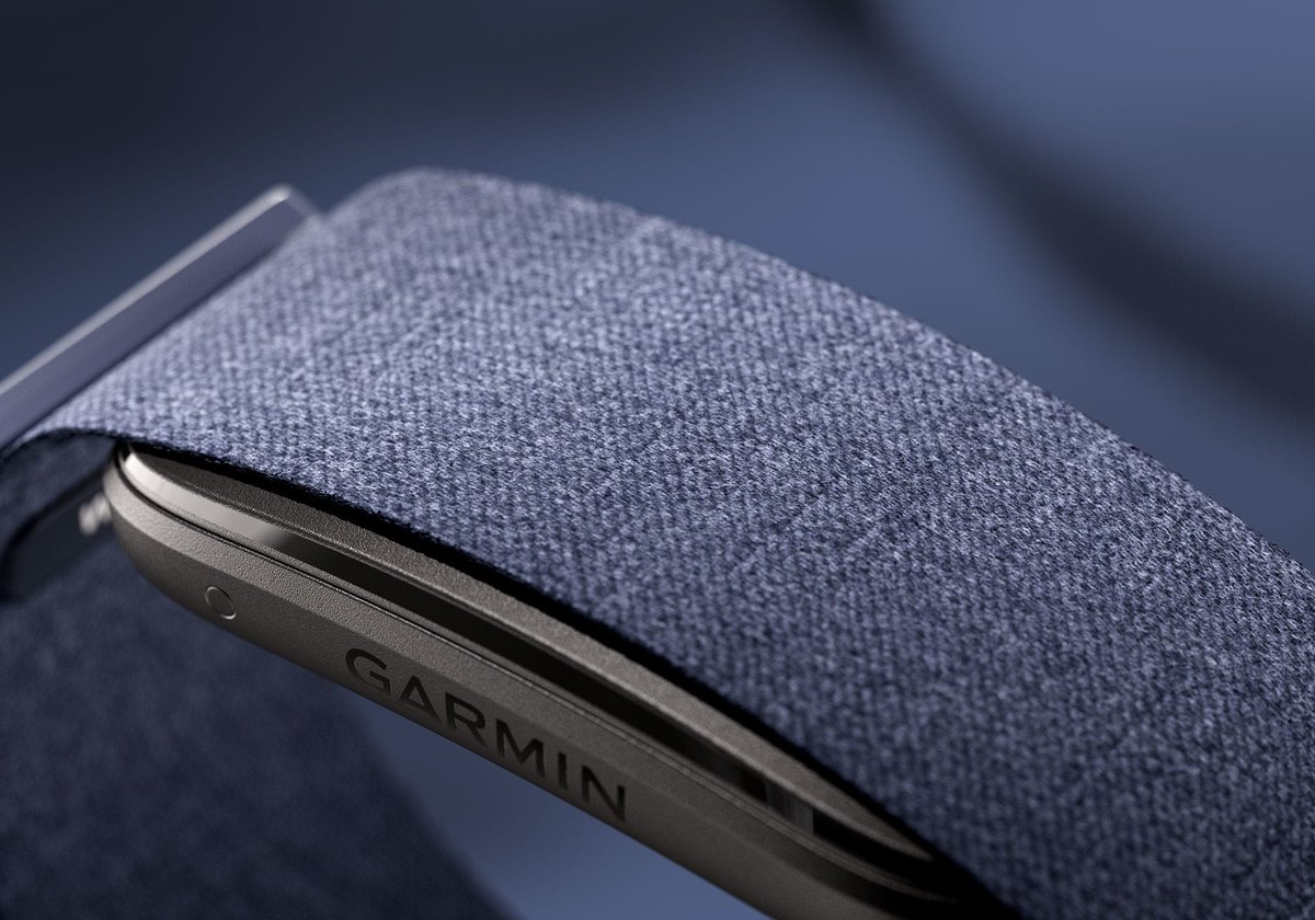 ChatackBruno's tweet photo. 1/13 - A Garmin (US$ 44 bi) mirou direto no ponto que sustenta a WHOOP (US$ 10 bi) — e atacou onde a rival não consegue se defender.

Não é sobre tecnologia. É sobre modelo de negócio — e é a melhor aula de estratégia do ano. 🧵 https://t.co/2QhWrL38ig