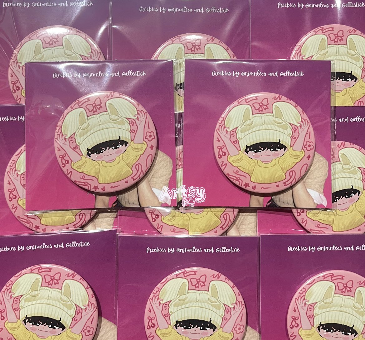 TheArtsy_PH's tweet photo. #ARTSY_Samples 

✿ Pocket mirror glossy w/ packaging https://t.co/qv3FwgC2N0