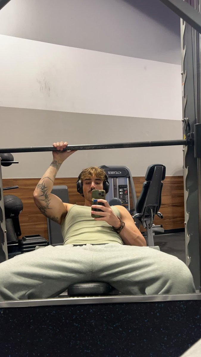 0505Gota's tweet photo. Would you let me pound you?🙈 https://t.co/uivTIYovBv