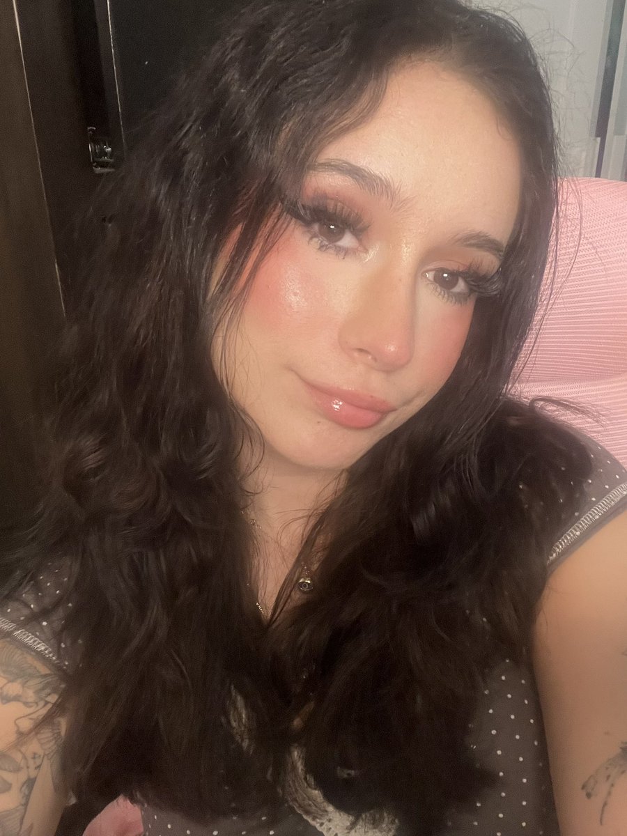 kittykaitlin's tweet photo. liveeeee :3 https://t.co/3x3CxFheO4