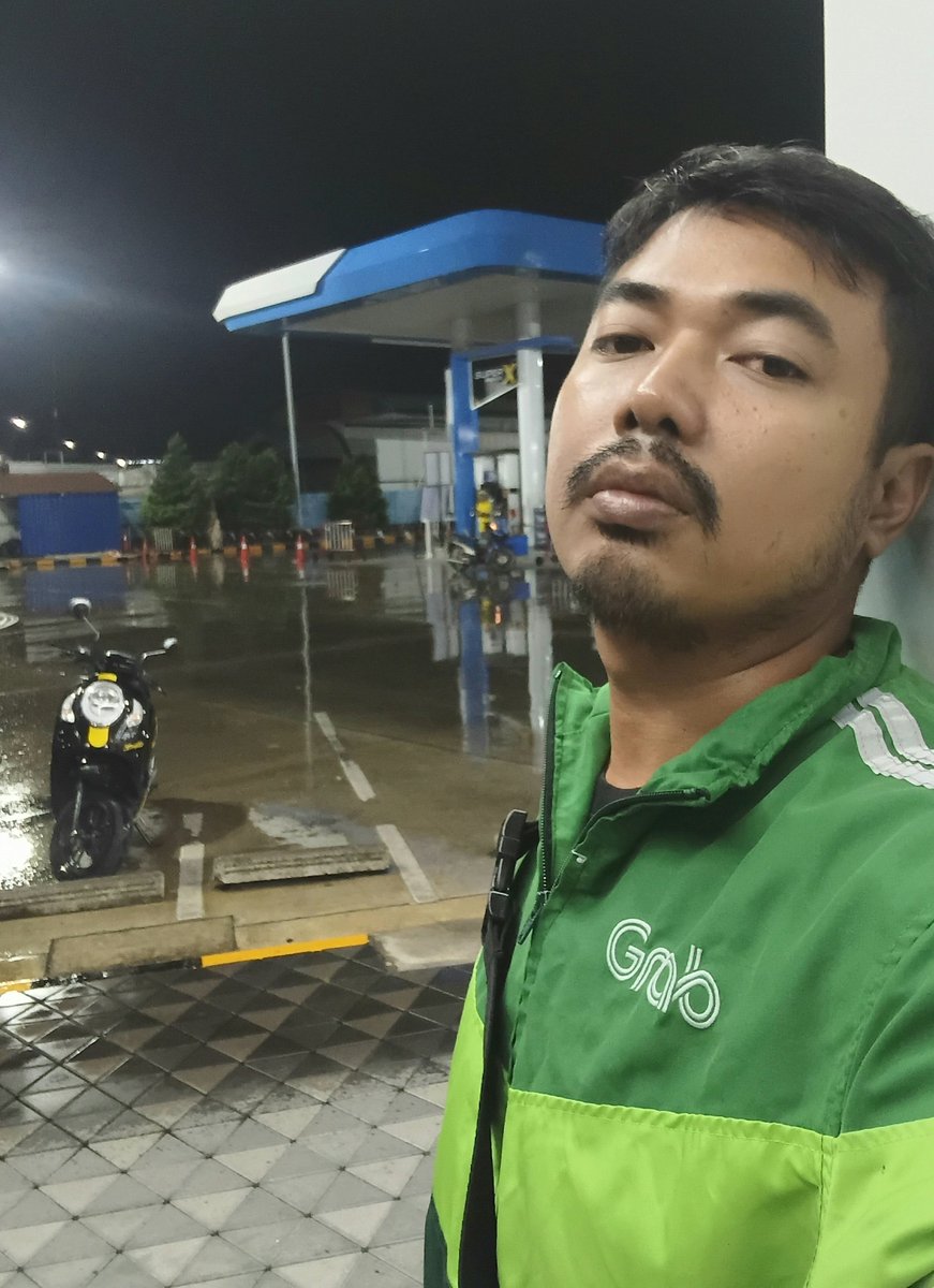 Rider_Rayong's tweet photo. นึกว่าฝนหยุดแล้วออกมาวิ่งปุ๊บได้เรื่องเลยดิ
ฝนตกเฉยยยย เปียกสิครับงานนี้ 🙄

#มาบตาพุด
#ระยอง https://t.co/PgZWR9fwQa