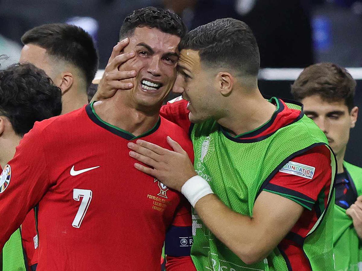 mi9vs's tweet photo. @DEAMYRA143 @Alit3x @1unqueee @lixetr_ طلع ومعاه كاس عالم وواصل 3 نهائيات اما المنتهي الهطف ماوصل حتى لفشل ميسي وطلع يبكي زي الكلببب 😂😂😂😂😂 https://t.co/yQLuwswcMF