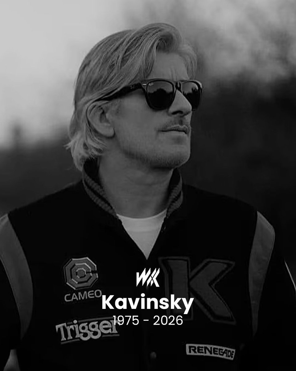 WARPmagazine's tweet photo. Fallece Kavinsky. El DJ francés fue hallado muerto en su casa de París a los 50 años. Las autoridades locales han abierto una investigación para determinar las causas aún no reveladas. 
Esto es lo que sabemos: https://t.co/mxmEaqv3sg https://t.co/6iIMdWvbiR