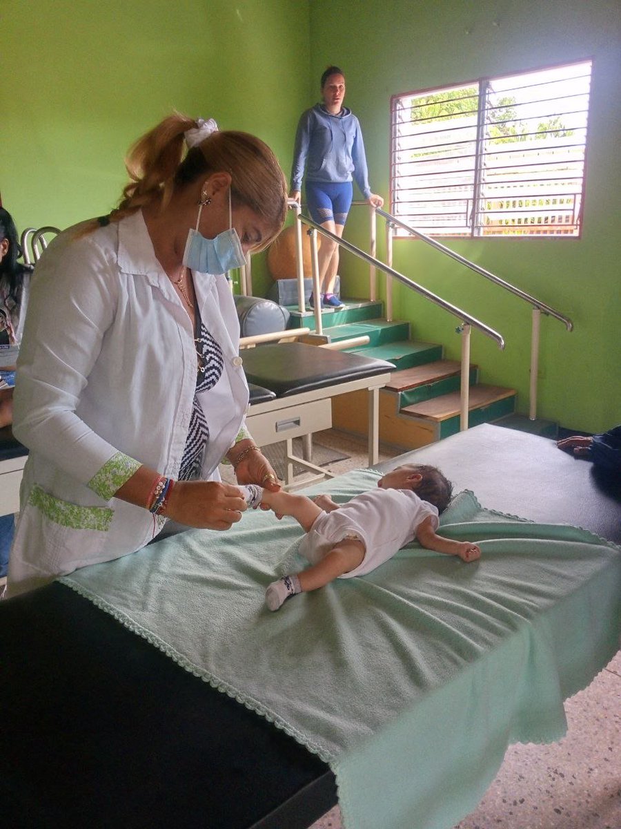 LAR_2025's tweet photo. Desde Sala de Rehabilitación Integral perteneciente a Tarquino Barreto, estado Lara 🇻🇪 nuestros profesionales de la salud trabajan constantemente por brindar servicios de Fisioterapia de máxima calidad, dónde imperan los valores humanos en cada una de sus acciones.
#CubaCoopera https://t.co/rG1x1ixnzS