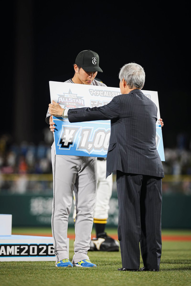 TokyoGiants's tweet photo. マイナビオールスターゲーム2026🌟
富山市民球場🏟
全セ 8-7 全パ

#大城卓三 選手が敢闘選手賞に選出されました🏆
https://t.co/CkCYha6PPb https://t.co/PGQ6GEFeXE