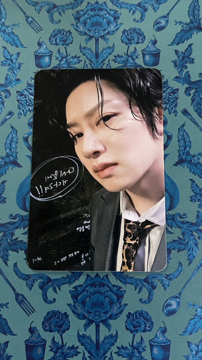 choko_31's tweet photo. SUPERJUNIOR 83z
トレカ 交換
The 1st Mini Album『Promise』Cassette Tape Ver.

【譲】
ヒチョル (画像のもの)

【求】
同種 イトゥク

8/2 お昼の公演での手渡し希望です
よろしくお願いします🙇‍♀️ https://t.co/I2OLmt2uPj