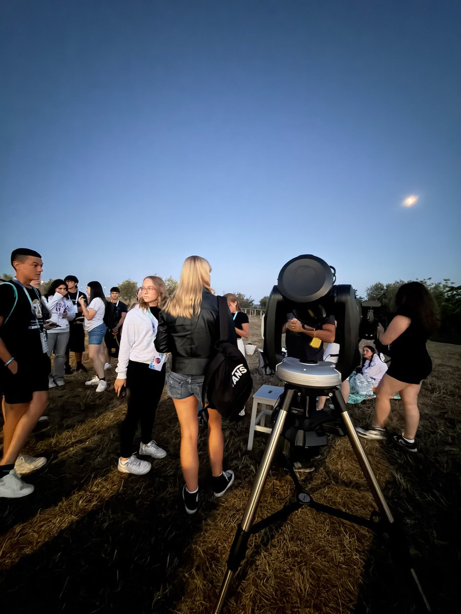 iis_volta's tweet photo. Venerdi 24 luglio 2026, notte di scienza, miti e musica per l’evento,  che ha registrato grande affluenza di pubblico,  "Volta sotto le stelle" presso il Colle del Telegrafo a Pescara.
#IovivoilVolta #Voltasottolestelle #astronomia #liceoscienzeapplicate https://t.co/zV9Sm5jisS