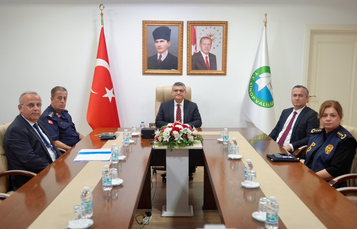 mustafaozarslnn's tweet photo. 📍Sinop Valiliği | VKS Toplantısı

İçişleri Bakanımız Sn.
Mustafa Çiftçi, Adalet Bakanımız Sn. Akın Gürlek  ile Gençlik ve Spor Bakanımız  Sn.Osman Aşkın Bak’ın başkanlığında, 81 İl Valisinin katılımıyla Video Konferans Sistemi (VKS) üzerinden gerçekleştirilen “Spor Güvenliği” konulu toplantıya  katıldık.

@TC_icisleri 
@adalet_bakanlik 
@gencliksporbak