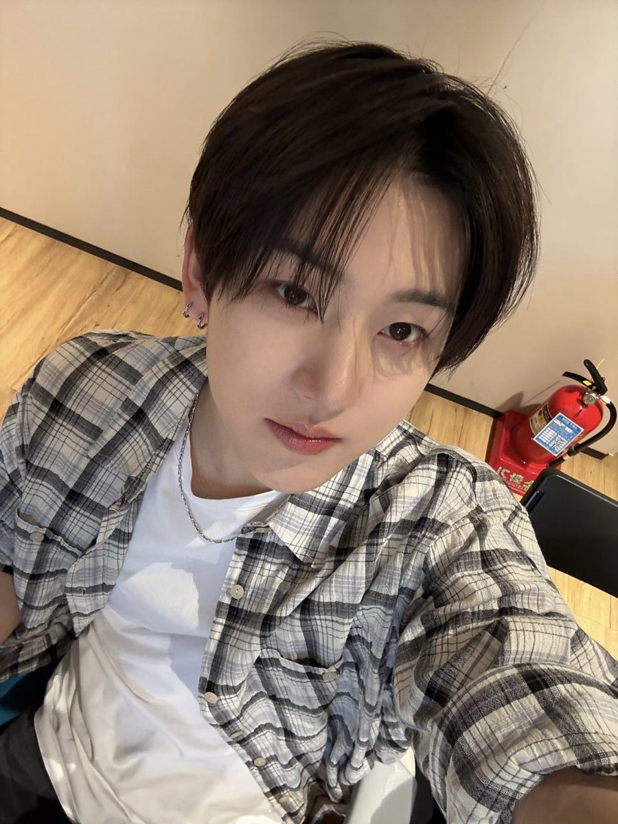 24mlqg's tweet photo. 낯가림 https://t.co/PbbLDf7bem