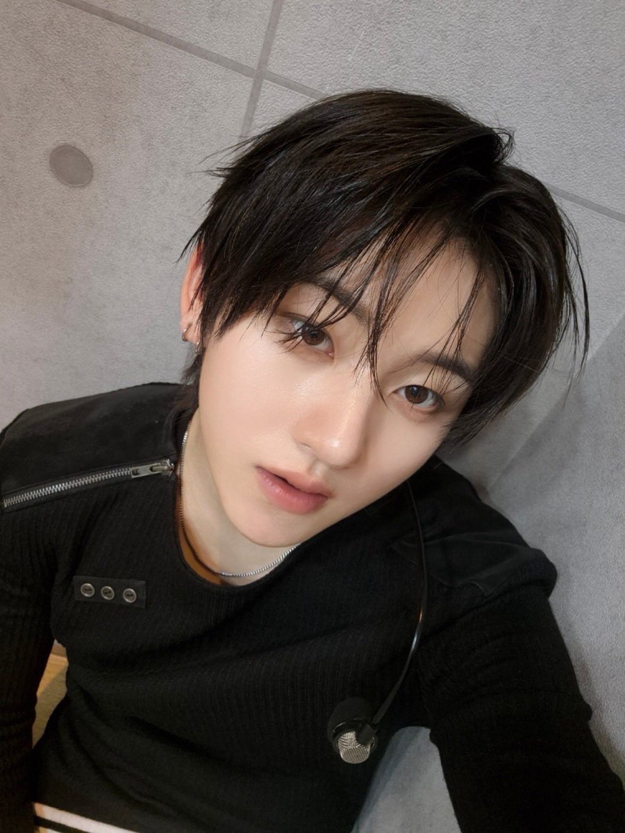 24mlqg's tweet photo. 낯가림 https://t.co/PbbLDf7bem