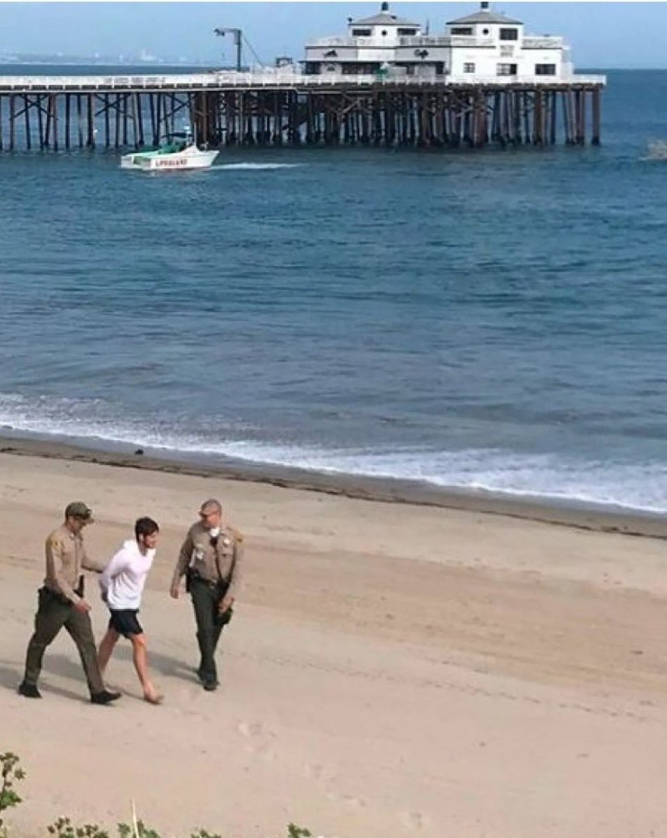 seanfeucht's tweet photo. Gavin Newsom hosted a party at the French Laundry in Napa and Fauci had dinner with Jake Tapper in DC while a lone paddle boarder in the ocean was arrested during Covid.

Don’t ever forget what they did to us. https://t.co/2NBgqClZxR
