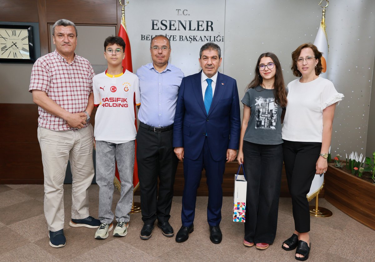 tevfikgoksu's tweet photo. YKS’de tam puan alarak Türkiye birincisi olan Esenlerli kardeşimiz Tuğsem Bahar hepimizi çok gururlandırdı. 

Onun elde ettiği bu başarı, geleceğe dair hayalleri olan Esenlerli tüm gençlerimize örnek ve ilham kaynağı olacak.

Gençlerimizin başarılı bir geleceğe adım atması için var gücümüzle çalışmaya, onların hayatını kolaylaştıracak projeler sunmaya ve Esenler’den yeni şampiyonlar çıkarmaya devam edeceğiz inşallah.

Tuğsem evladımızı ve onun en büyük destekçisi olan kıymetli ailesini canıgönülden kutluyorum. Rabbim, başarılarını daim kılsın.