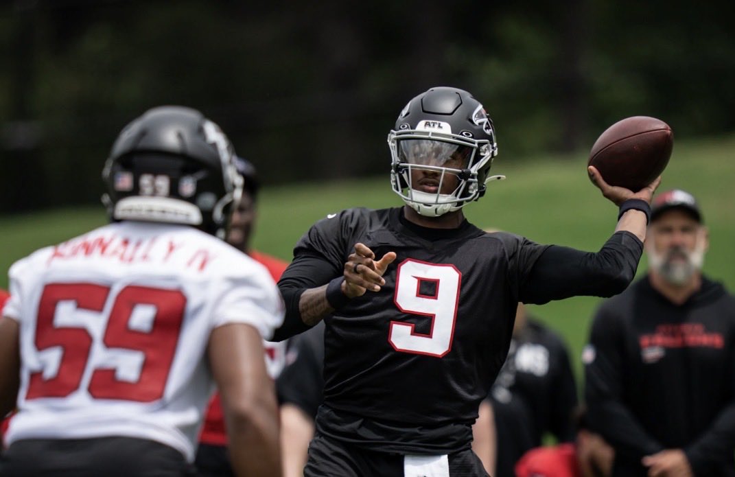RiseUpReader's tweet photo. Michael Penix Jr. on Day 1 (7-on-7 drills):

+ 6/8 passing

+ 50-yard TD pass to Zachariah Branch vs 1st-team defense https://t.co/aslynqaA6H
