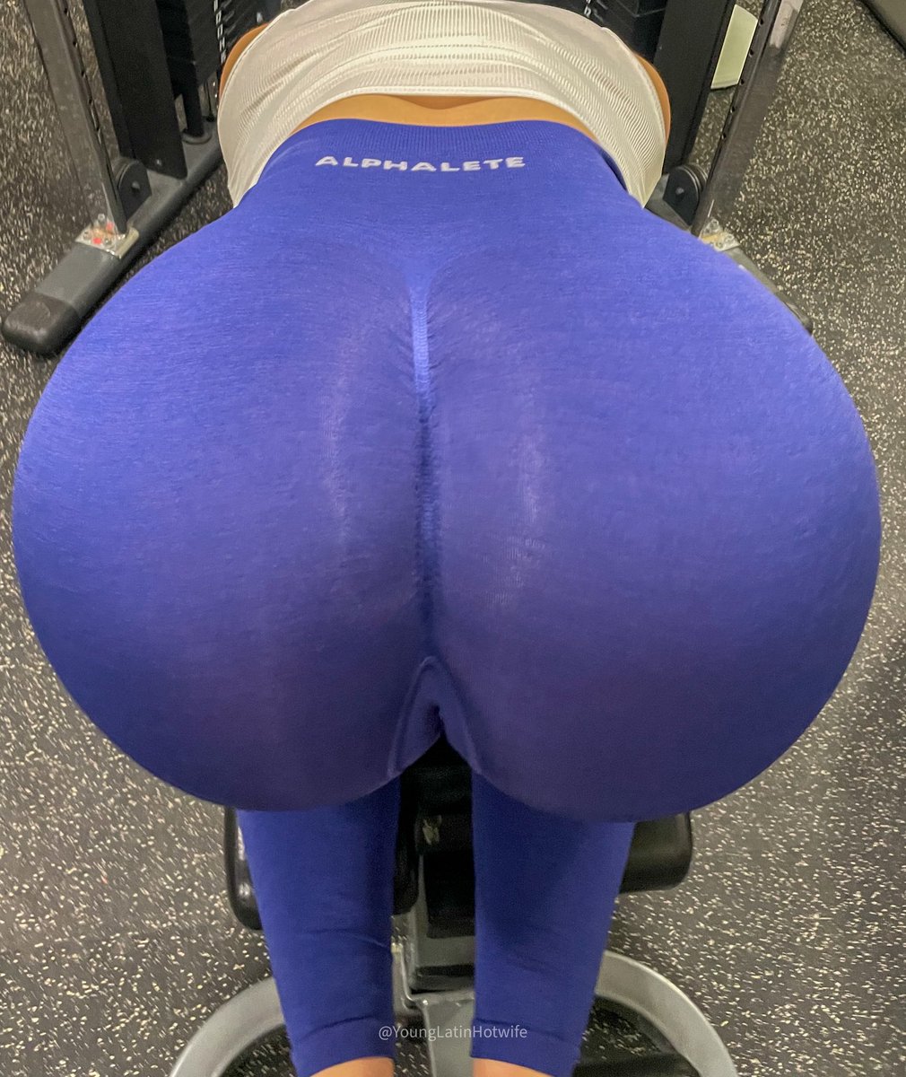 GirlsinLeggings's tweet photo. Gym is a round thing when @LatinHotwifeXXX is there 🥵 #handlotionaccident https://t.co/sl2zn7uMA8