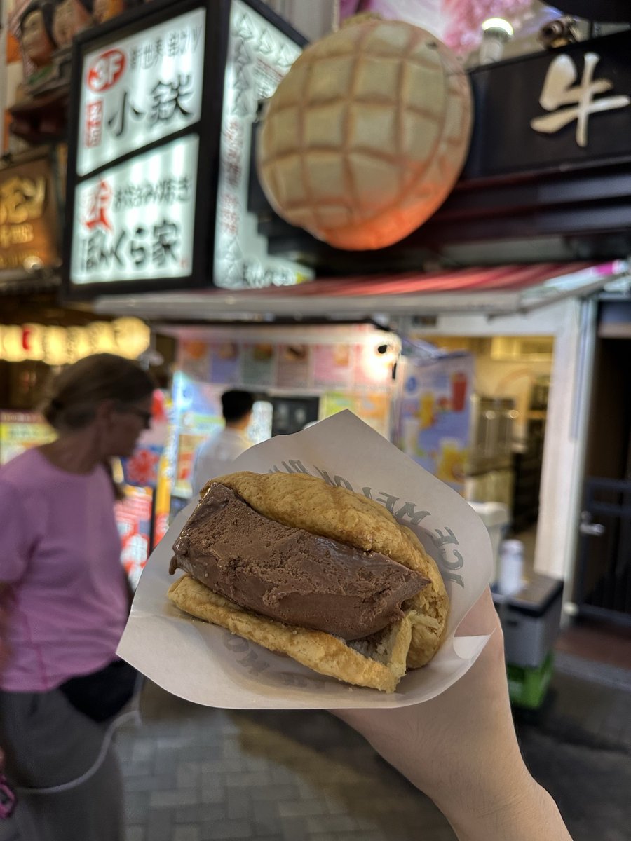 xeznom's tweet photo. Day 4
Travelling
Dotonbori 
Melon pan
And getting off https://t.co/NotbXL7FTc