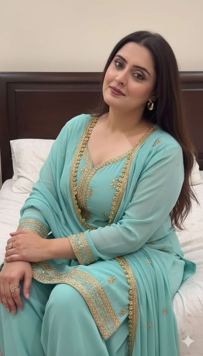 sohlikkhan's tweet photo. Rate my look ❤️ https://t.co/8gynllpCrq