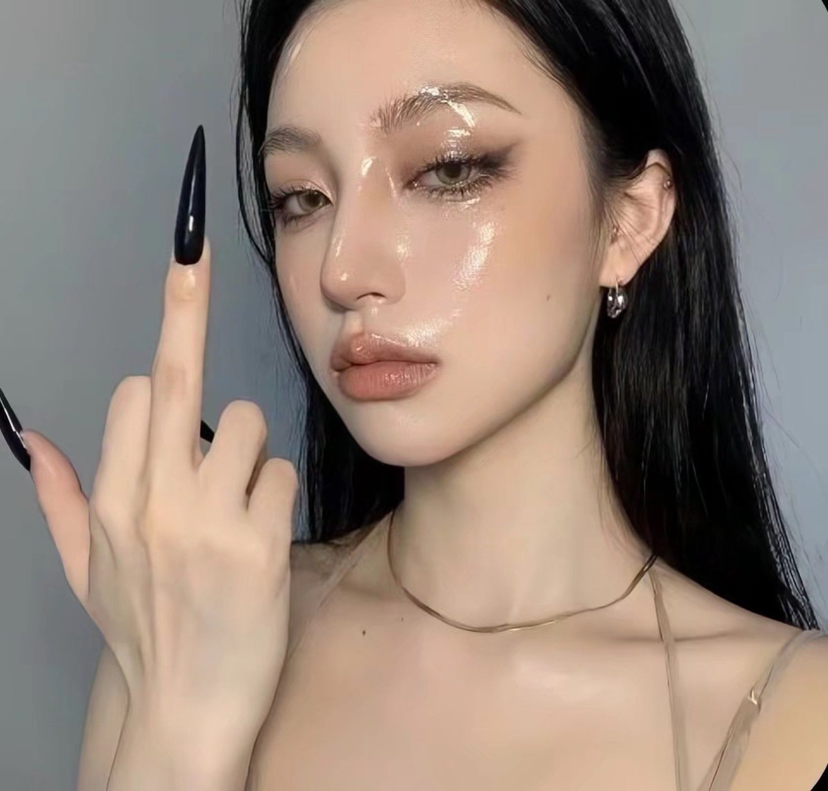 L82063222's tweet photo. 这种浓妆艳抹的黄皮母LV最精啦！
化到油腻的妆，喜欢衣冠镇小人的感觉，习惯废物测试。
但是别怕别怕，因为她更爱自毁啦。去毁掉她最宝贵的价值观，用力扭曲她的情感，她会爱死你！
一定要捅烂母驴的🧠 https://t.co/gglRD8QkBS