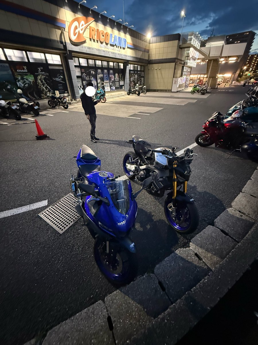 yui_r25's tweet photo. 🧱集合でライコ行って大戦争食べて🧱解散、楽しかった〜😸 https://t.co/gm6VShN9RF