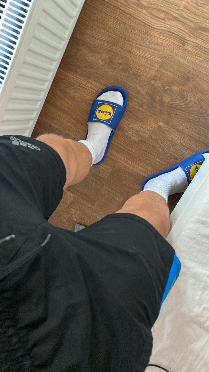 balkankinkgear's tweet photo. #socks #feet #men #whitesocks #menfeet 💦 https://t.co/JskBoPuiS8